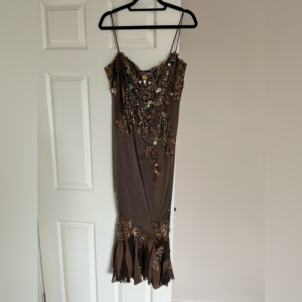 Cocktail Mandalay dress in brown with elegant detailing